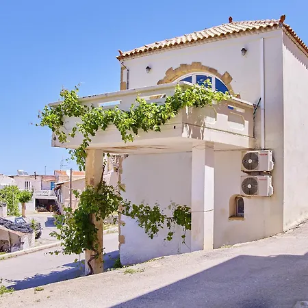 Elaiona In Countryside With Mountain Views 펜션